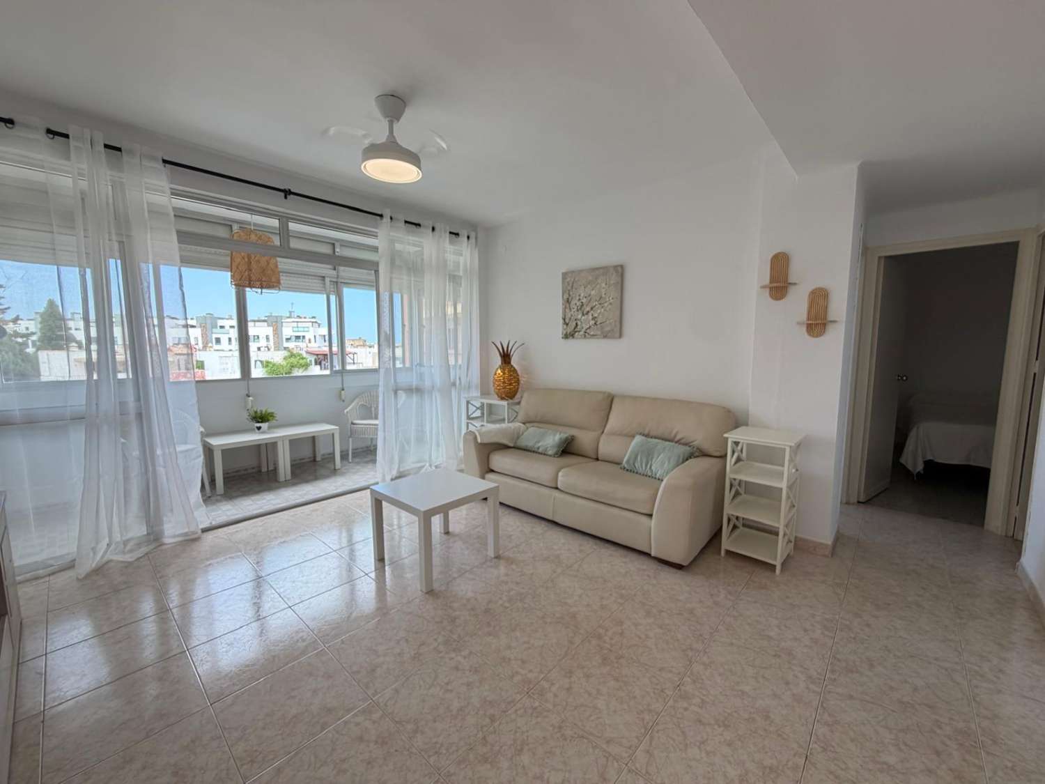 Se  alquila por 11 meses no renovable bonito apartamento en La Colina Torremolinos