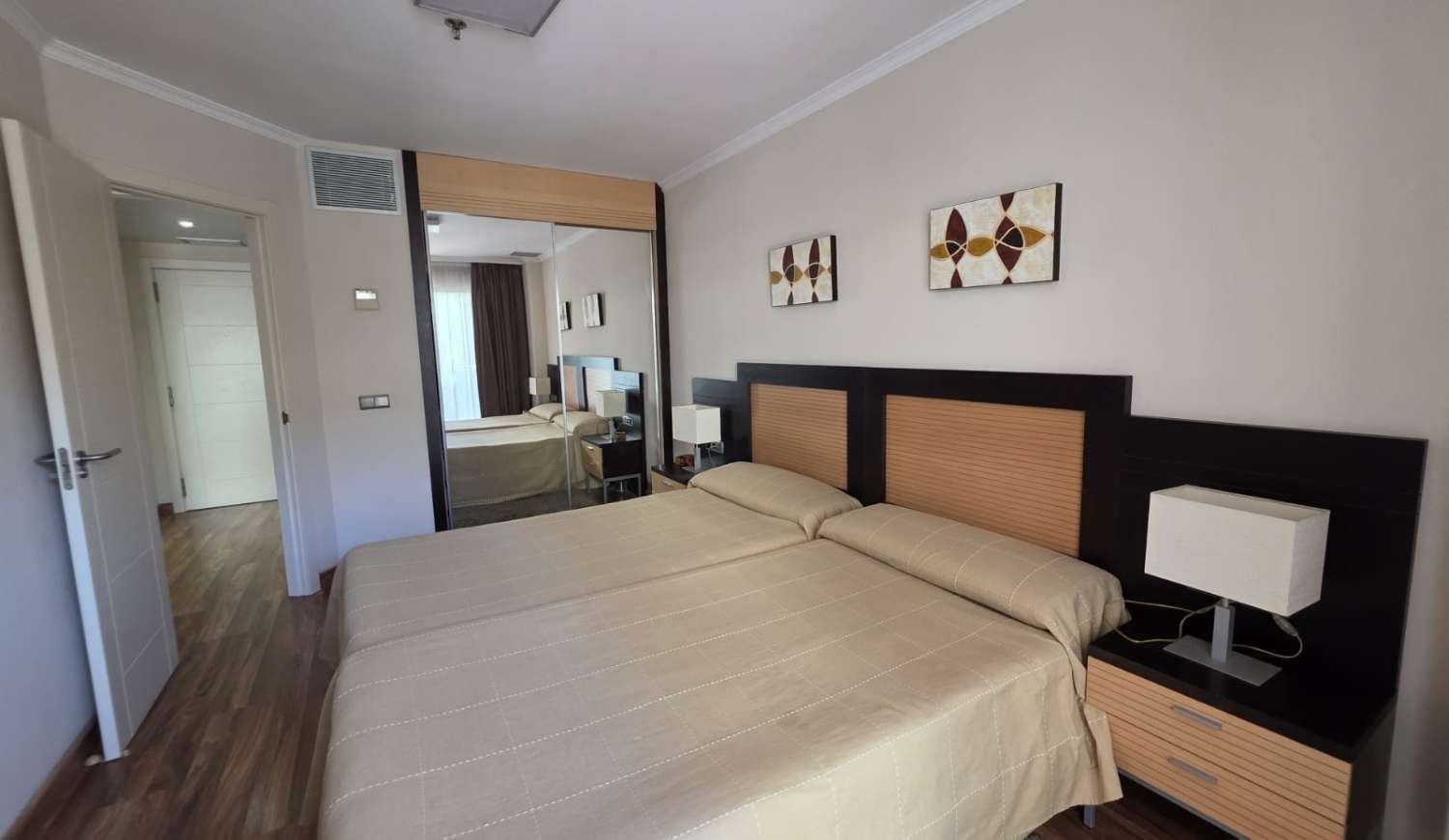FOR RENT FROM 1.10.26-31.5.27 BEAUTIFUL APARTMENT WITH SEA VIEWS IN BENALMADENA COSTA.-