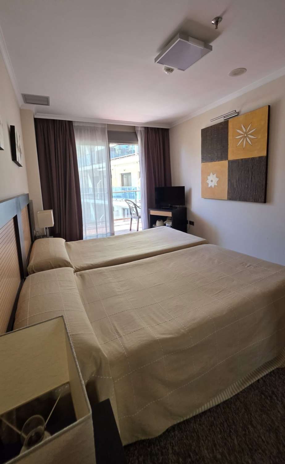 FOR RENT FROM 1.10.26-31.5.27 BEAUTIFUL APARTMENT WITH SEA VIEWS IN BENALMADENA COSTA.-