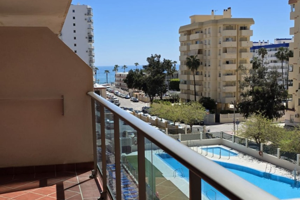FOR RENT FROM 1.10.26-31.5.27 BEAUTIFUL APARTMENT WITH SEA VIEWS IN BENALMADENA COSTA.-