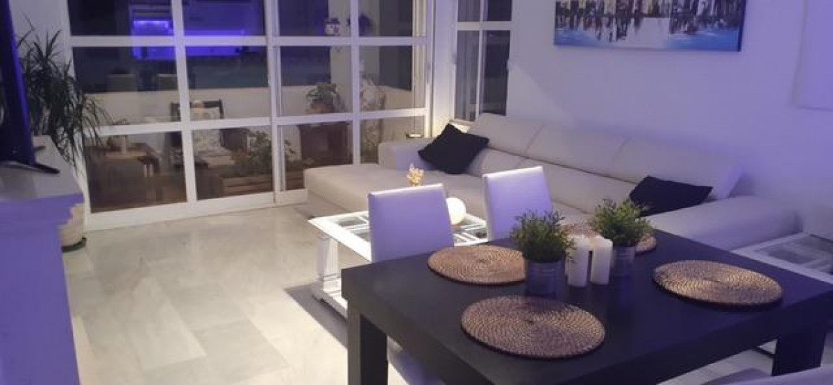 MediaTemporada. Se Alquila desde ahora hasta 30.6.27 bonito apartamento en  1ª línea  de playa en Torremuelle (Benalmádena)