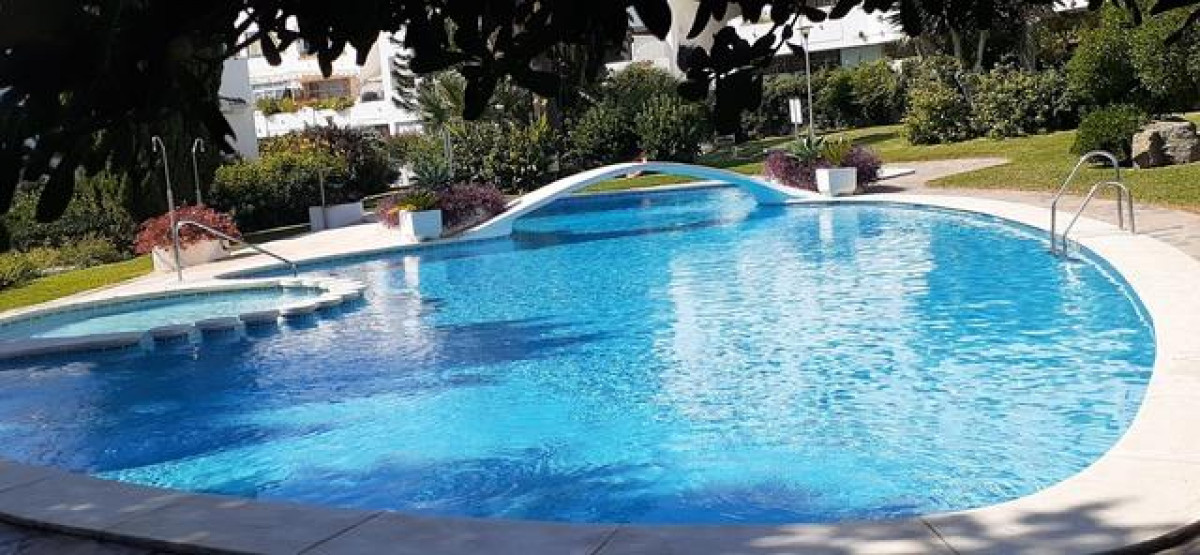 MediaTemporada. Se Alquila desde ahora hasta 30.6.27 bonito apartamento en  1ª línea  de playa en Torremuelle (Benalmádena)