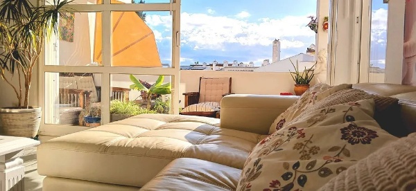 MediaTemporada. Se Alquila desde ahora hasta 30.6.27 bonito apartamento en  1ª línea  de playa en Torremuelle (Benalmádena)