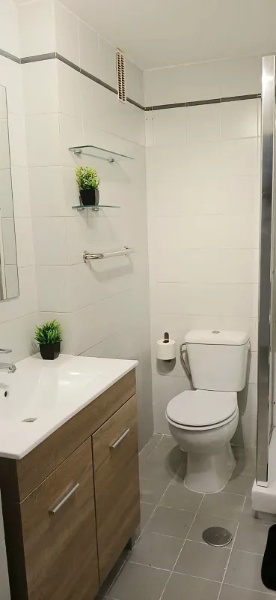 MediaTemporada. Se Alquila desde ahora hasta 30.6.27 bonito apartamento en  1ª línea  de playa en Torremuelle (Benalmádena)