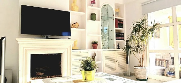 MediaTemporada. Se Alquila desde ahora hasta 30.6.27 bonito apartamento en  1ª línea  de playa en Torremuelle (Benalmádena)