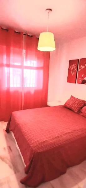 MediaTemporada. Se Alquila desde ahora hasta 30.6.27 bonito apartamento en  1ª línea  de playa en Torremuelle (Benalmádena)