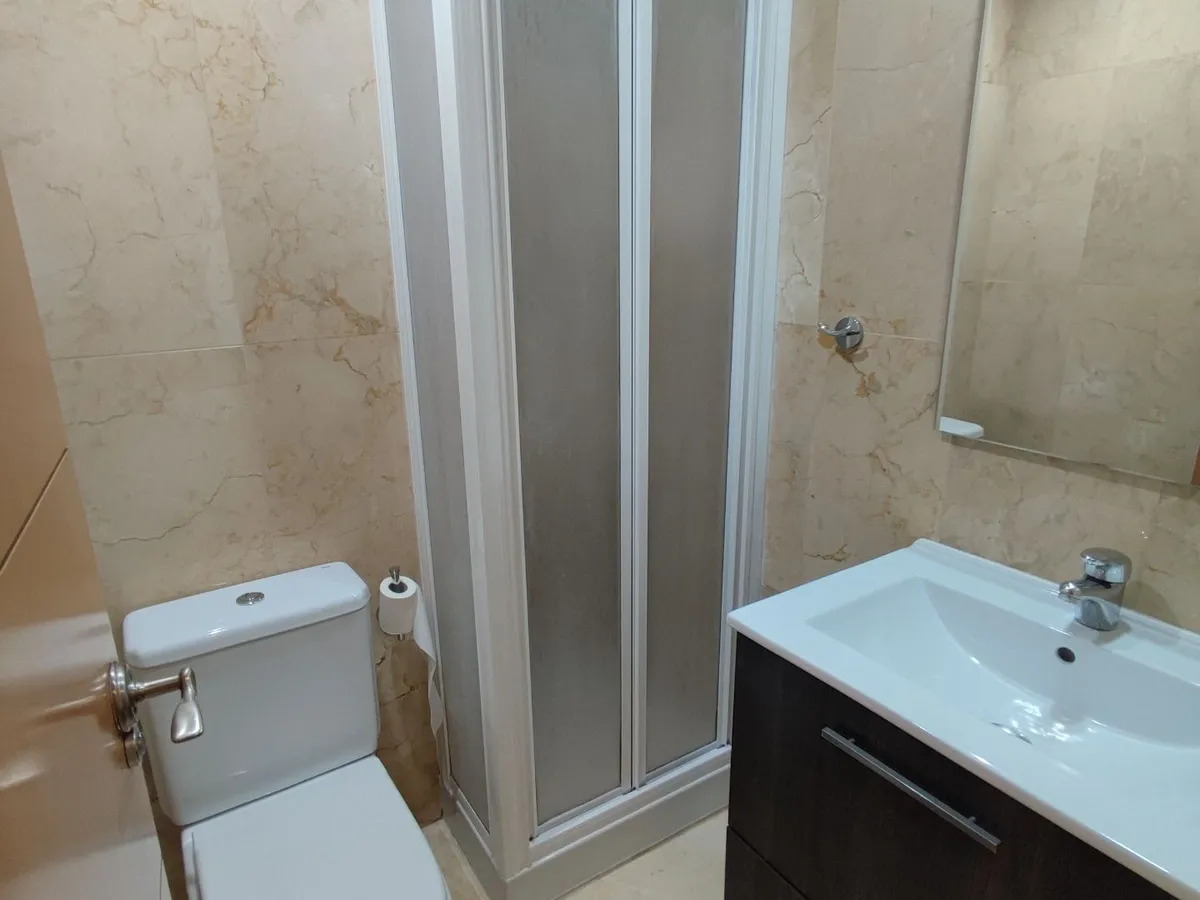 MediaTemporada. Se Alquila desde ahora hasta 30.6.27 bonito apartamento en  1ª línea  de playa en Torremuelle (Benalmádena)