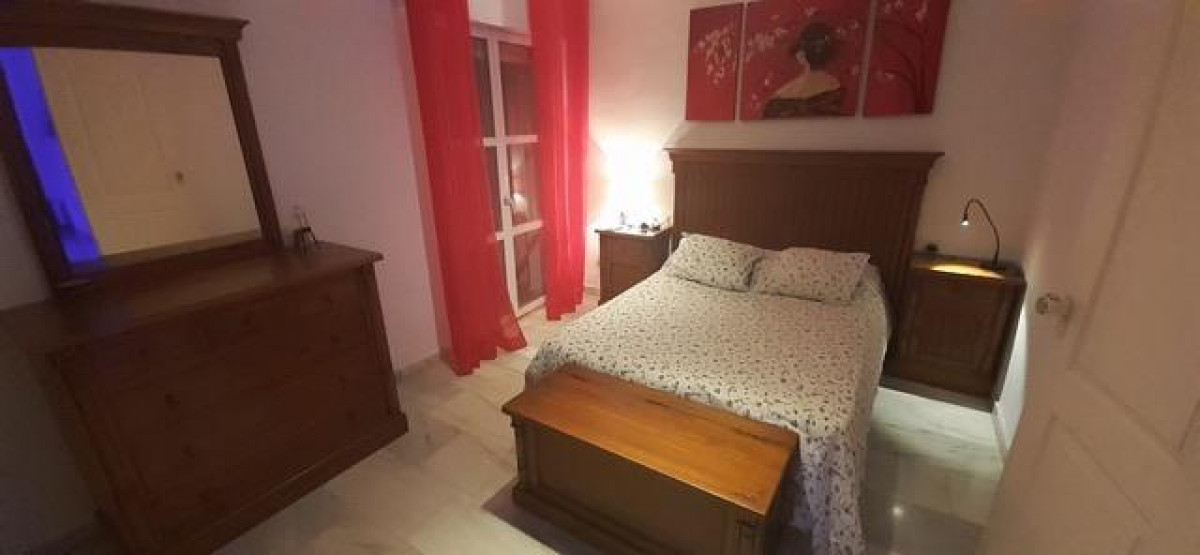 MediaTemporada. Se Alquila desde ahora hasta 30.6.27 bonito apartamento en  1ª línea  de playa en Torremuelle (Benalmádena)