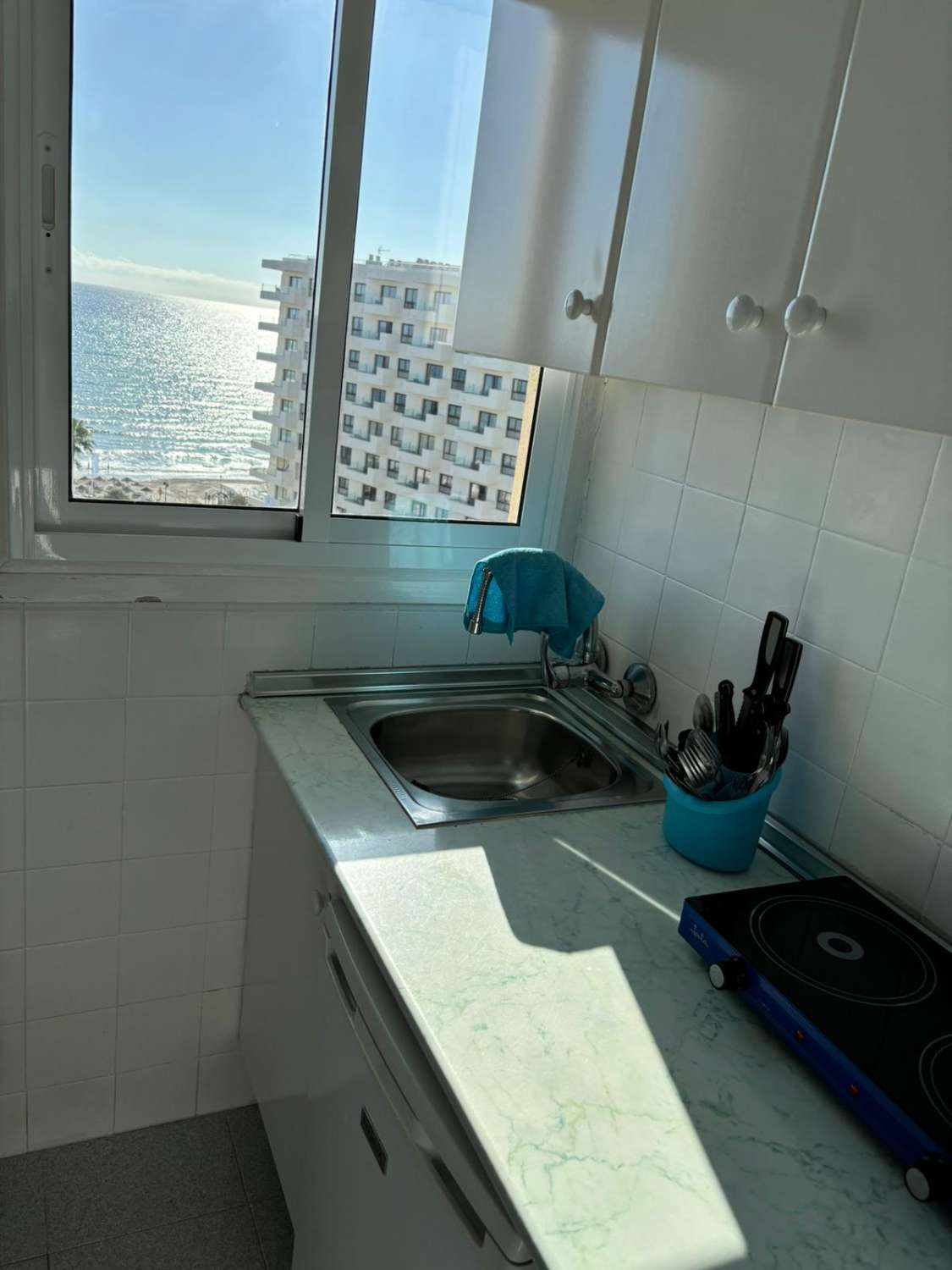 Midt i sesongen. Til leie fra 25.11.26-28.2.27 Fin studio med havutsikt i området mellom Carihuela og Benalmadena