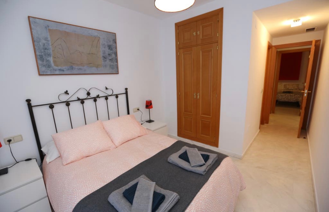 Larga Temporada . Se alquila  bonito apartamento  desde 1.10.26 con vistas al Campo del Golf  de Torrequebrada (Benalmadena )