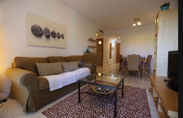Larga Temporada . Se alquila  bonito apartamento  desde 1.10.26 con vistas al Campo del Golf  de Torrequebrada (Benalmadena )
