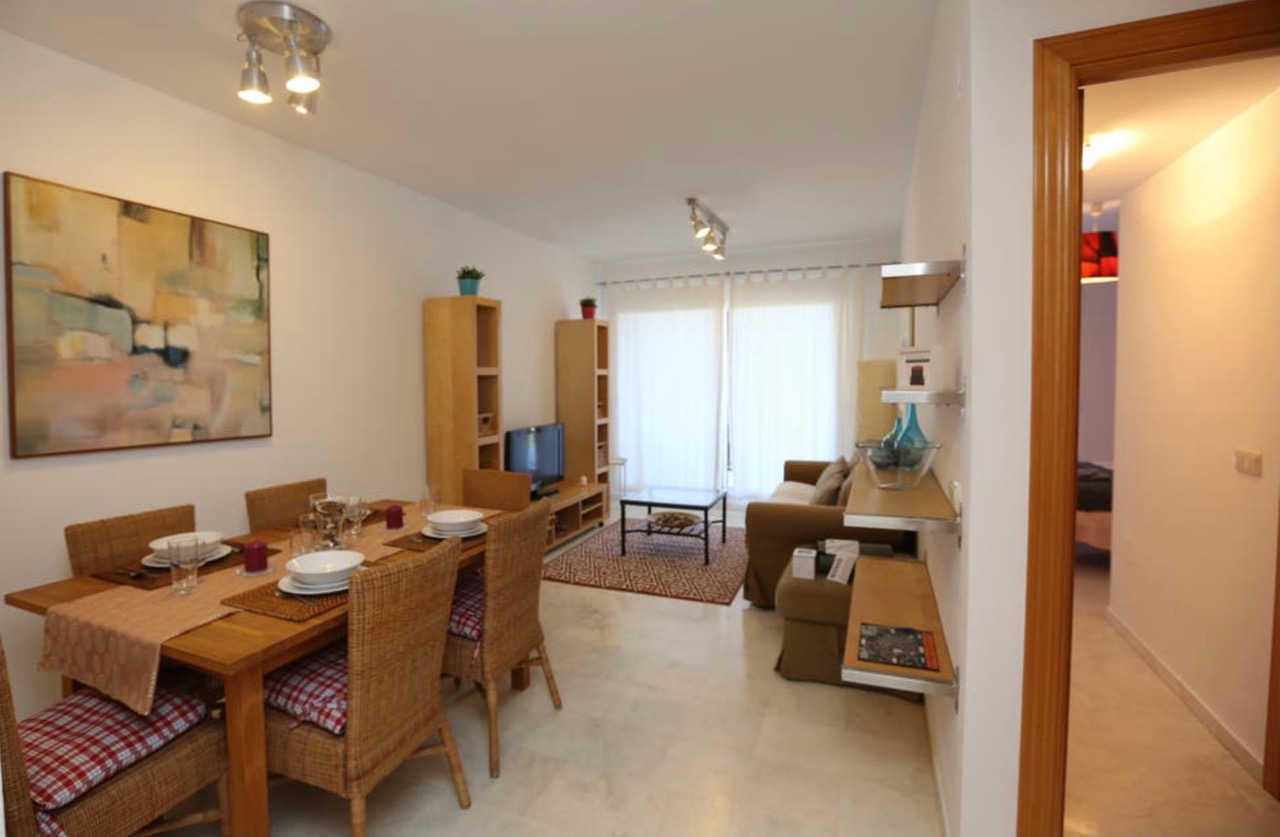 Larga Temporada . Se alquila  bonito apartamento  desde 1.10.26 con vistas al Campo del Golf  de Torrequebrada (Benalmadena )