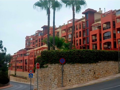 Larga Temporada . Se alquila  bonito apartamento  desde 1.10.26 con vistas al Campo del Golf  de Torrequebrada (Benalmadena )