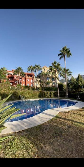 Larga Temporada . Se alquila  bonito apartamento  desde 1.10.26 con vistas al Campo del Golf  de Torrequebrada (Benalmadena )