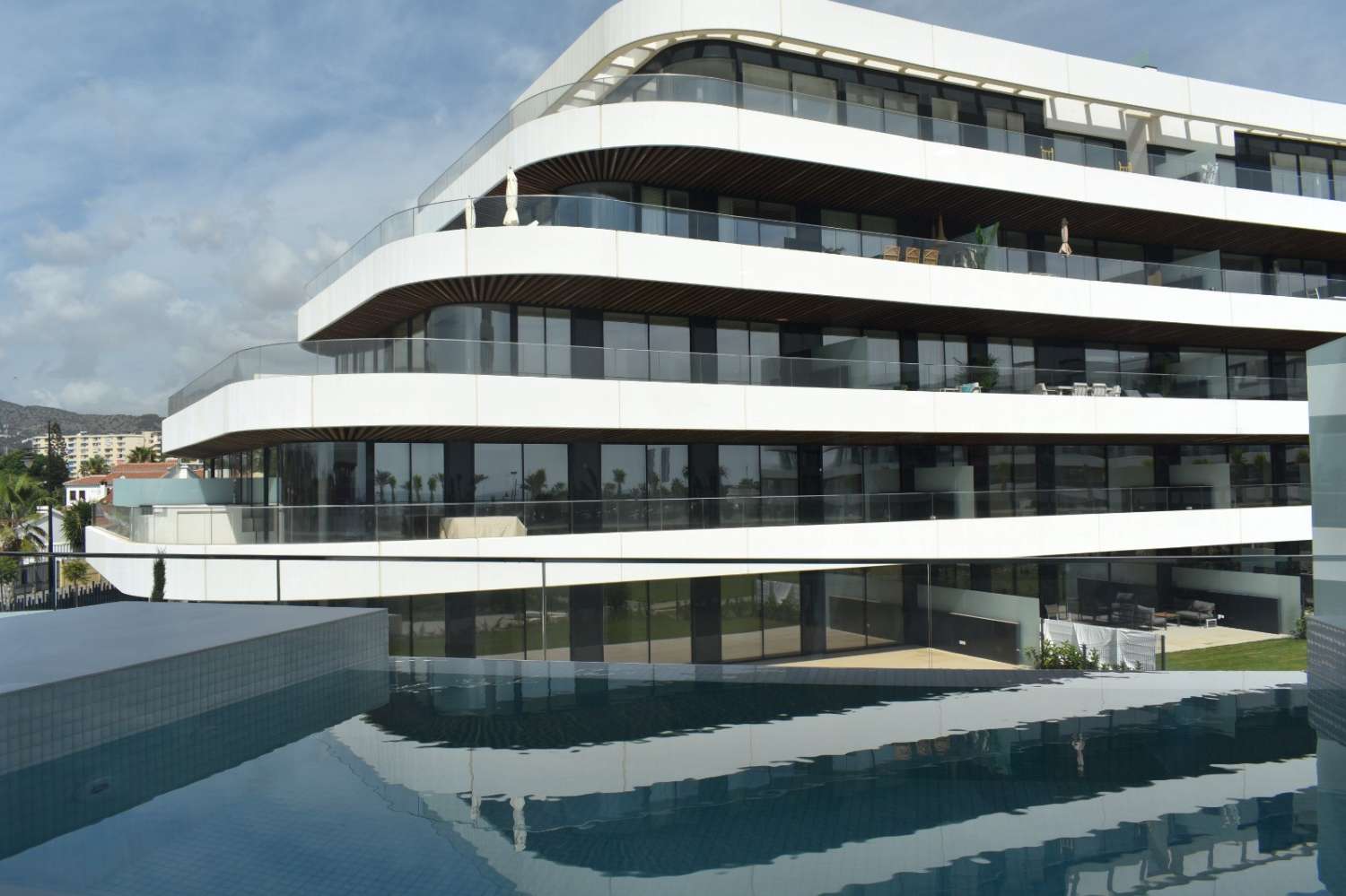 Media temporada . Se alquila de 1.11.26-31.3.27 apartamento de lujo al lado de la playa zona los Alamos (Torremolinos)