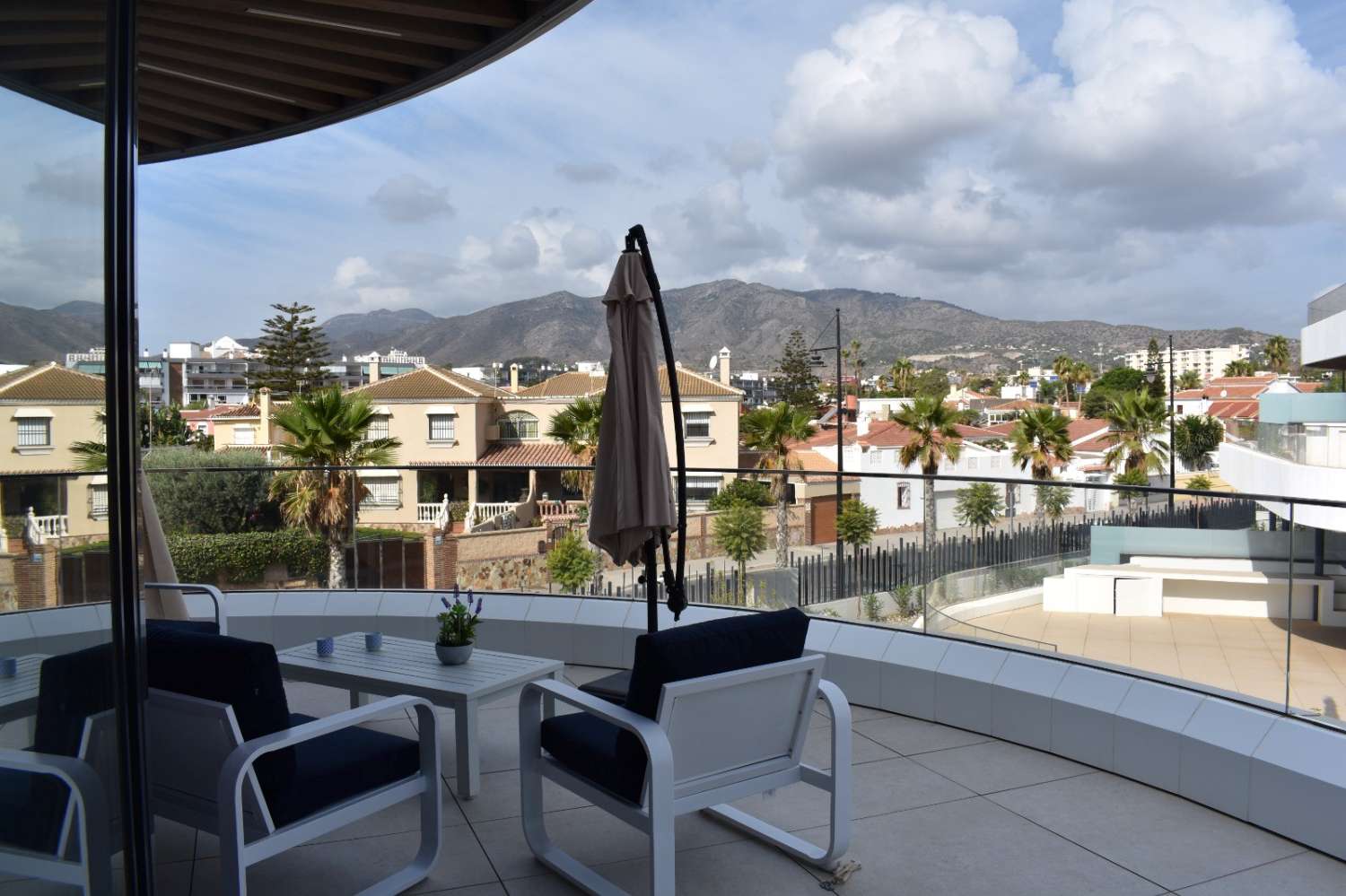 Media temporada . Se alquila de 1.11.26-31.3.27 apartamento de lujo al lado de la playa zona los Alamos (Torremolinos)