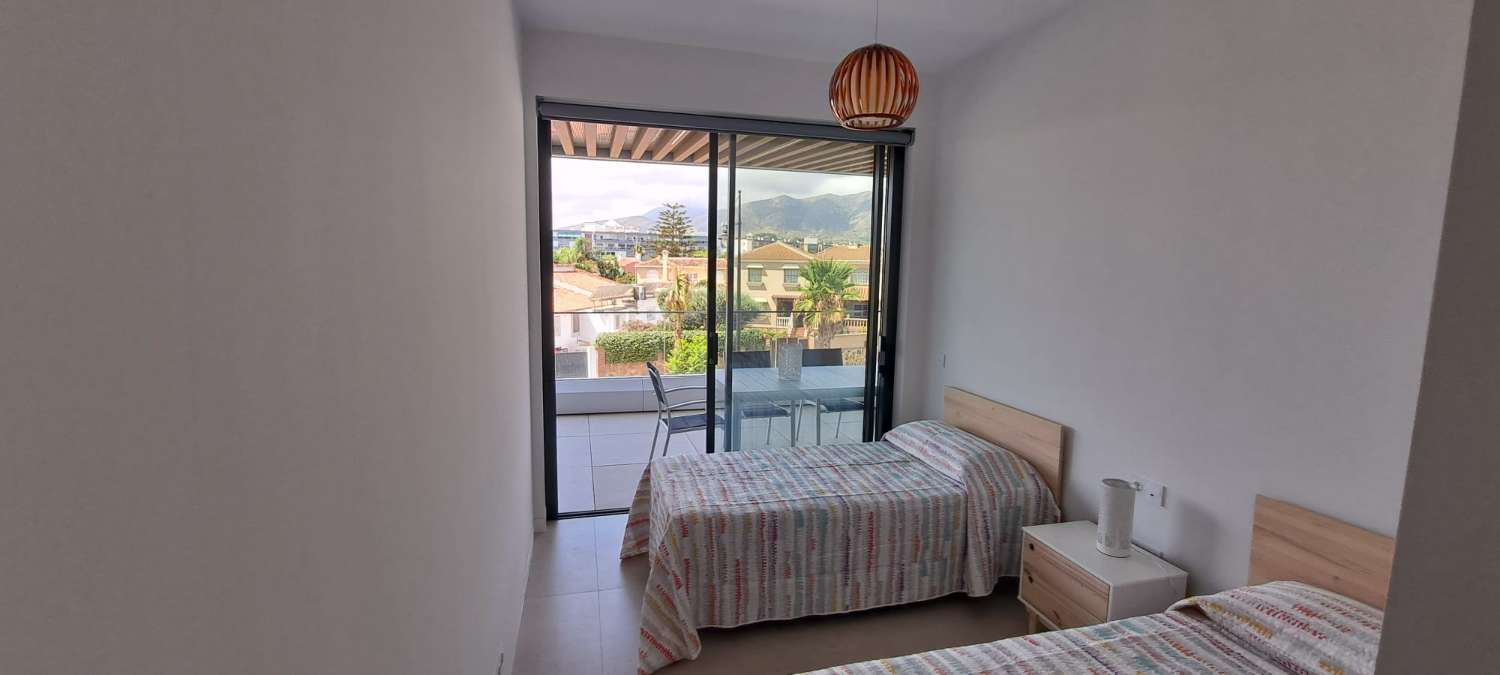Media temporada . Se alquila de 1.11.26-31.3.27 apartamento de lujo al lado de la playa zona los Alamos (Torremolinos)
