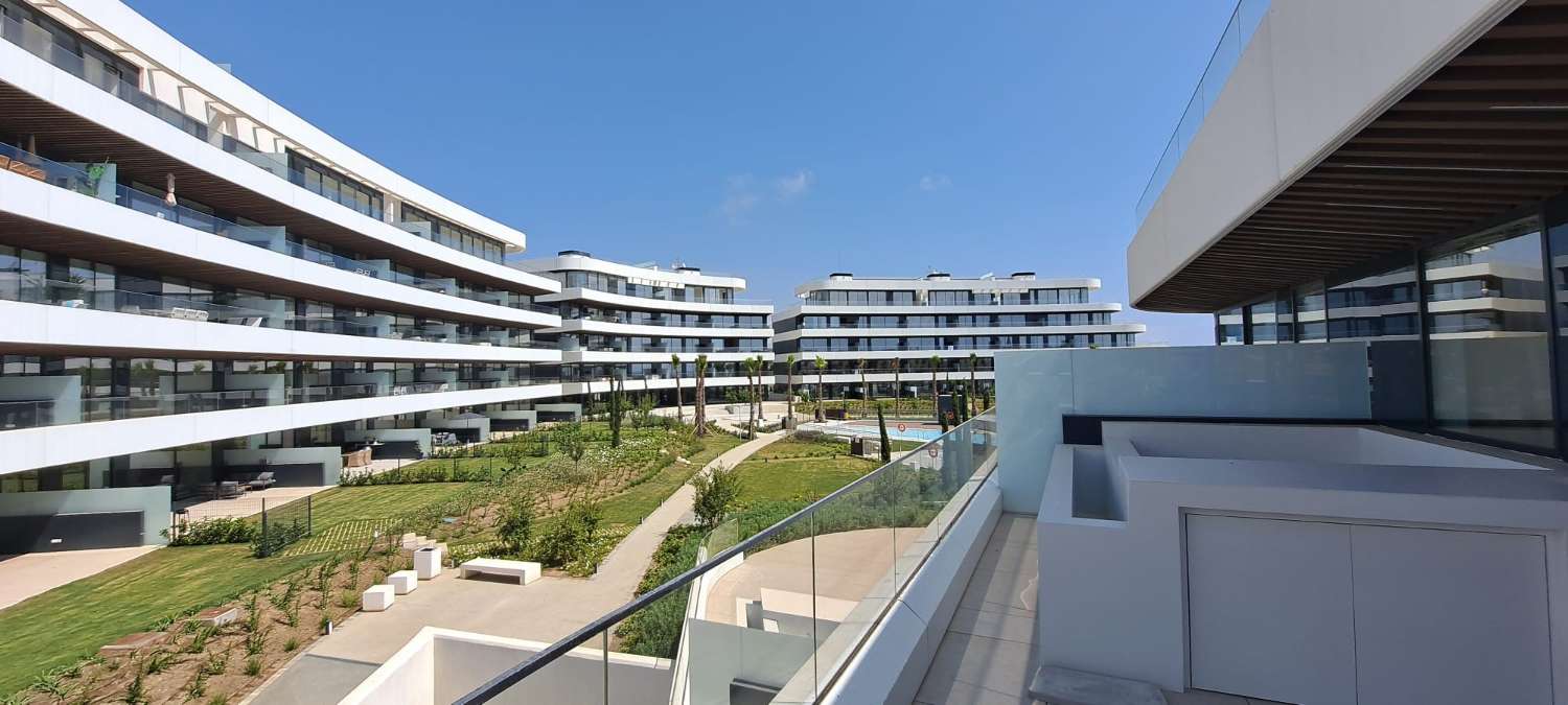 Media temporada . Se alquila de 1.11.26-31.3.27 apartamento de lujo al lado de la playa zona los Alamos (Torremolinos)
