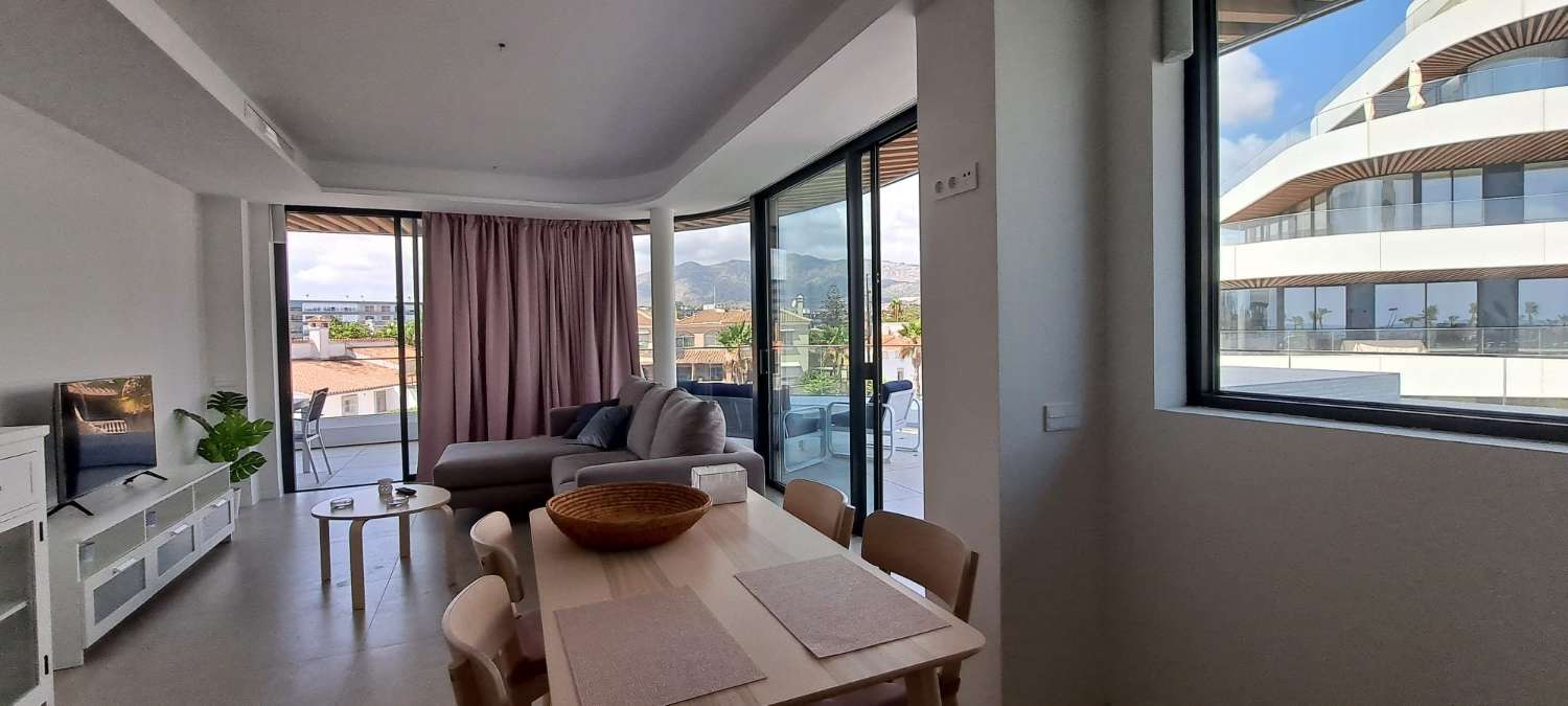 Media temporada . Se alquila de 1.11.26-31.3.27 apartamento de lujo al lado de la playa zona los Alamos (Torremolinos)