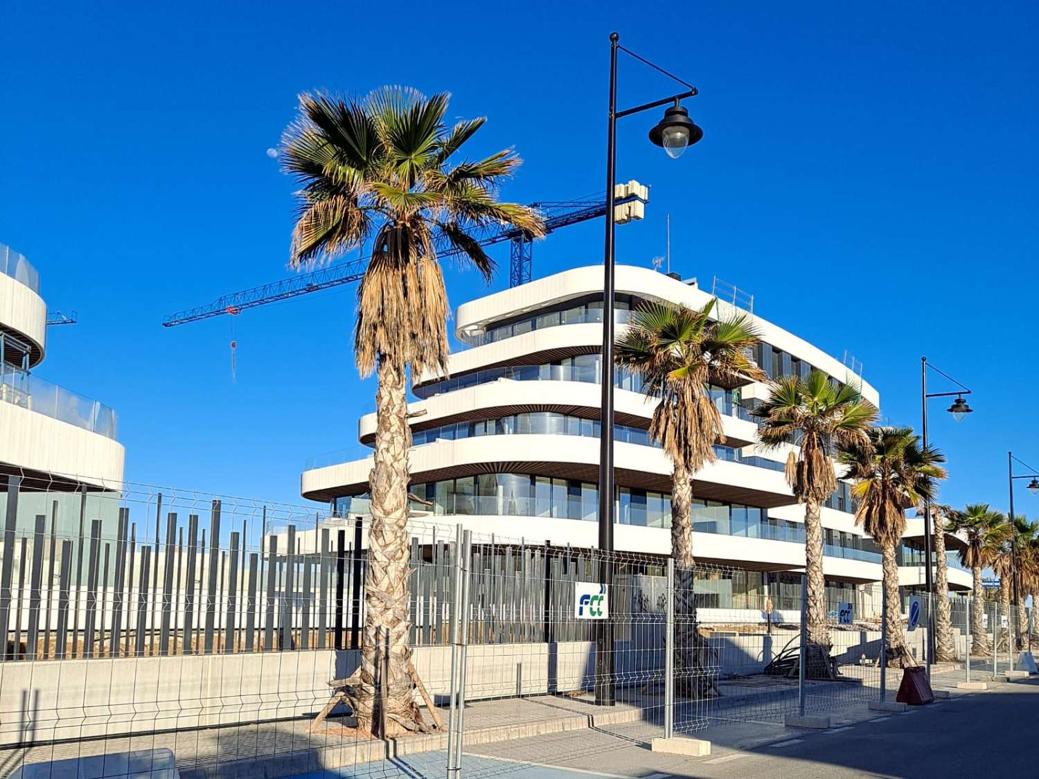 Media temporada . Se alquila de 1.11.26-31.3.27 apartamento de lujo al lado de la playa zona los Alamos (Torremolinos)