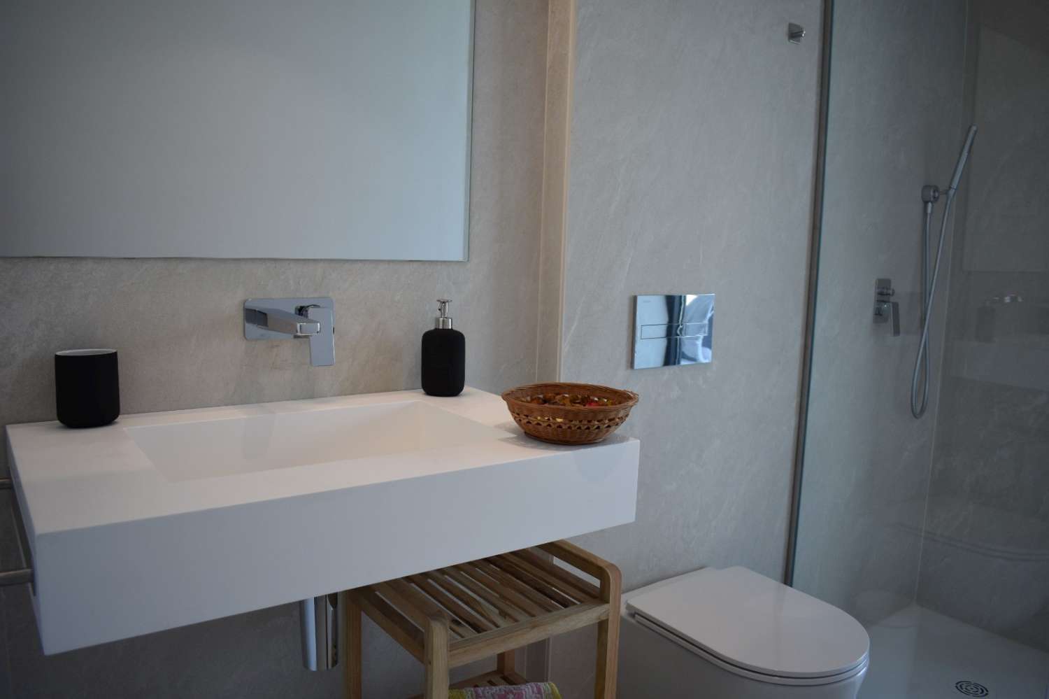 Media temporada . Se alquila de 1.11.26-31.3.27 apartamento de lujo al lado de la playa zona los Alamos (Torremolinos)