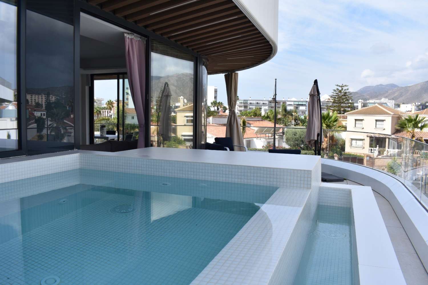 Media temporada . Se alquila de 1.11.26-31.3.27 apartamento de lujo al lado de la playa zona los Alamos (Torremolinos)