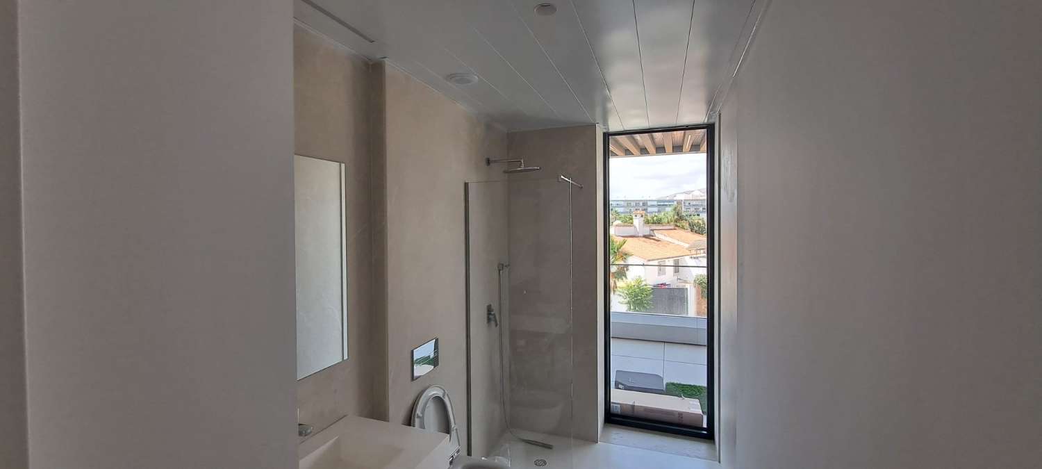 Media temporada . Se alquila de 1.11.26-31.3.27 apartamento de lujo al lado de la playa zona los Alamos (Torremolinos)