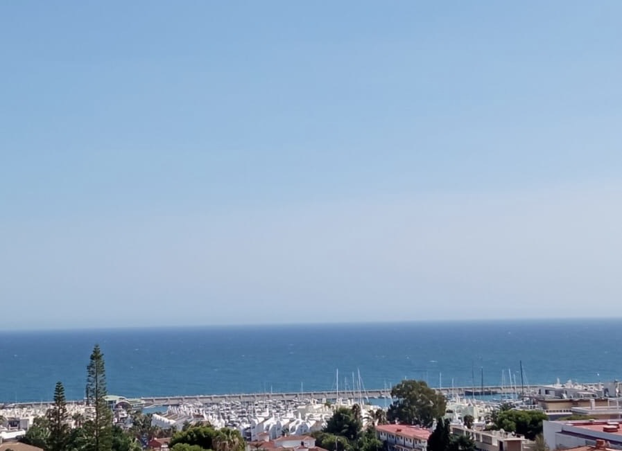 Media Temporada . Se Alquila desde  ahora - 30.6.27 BONITO APARTAMENTO  RECIEN REFORNMADO  CON VISTA AL MAR EN BENALMADENA
