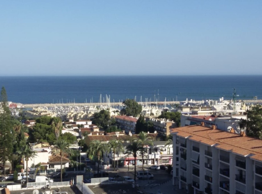 Media Temporada . Se Alquila desde  ahora - 30.6.27 BONITO APARTAMENTO  RECIEN REFORNMADO  CON VISTA AL MAR EN BENALMADENA