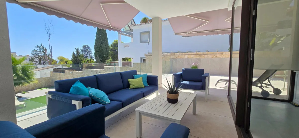 Media Temporada . Se alquila  desde  1.11.26 -30.4.27 magnifica Villa en zona el Pinar - Palacio de Congresos (Torremolinos )