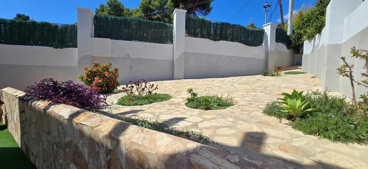 Media Temporada . Se alquila  desde  1.11.26 -30.4.27 magnifica Villa en zona el Pinar - Palacio de Congresos (Torremolinos )