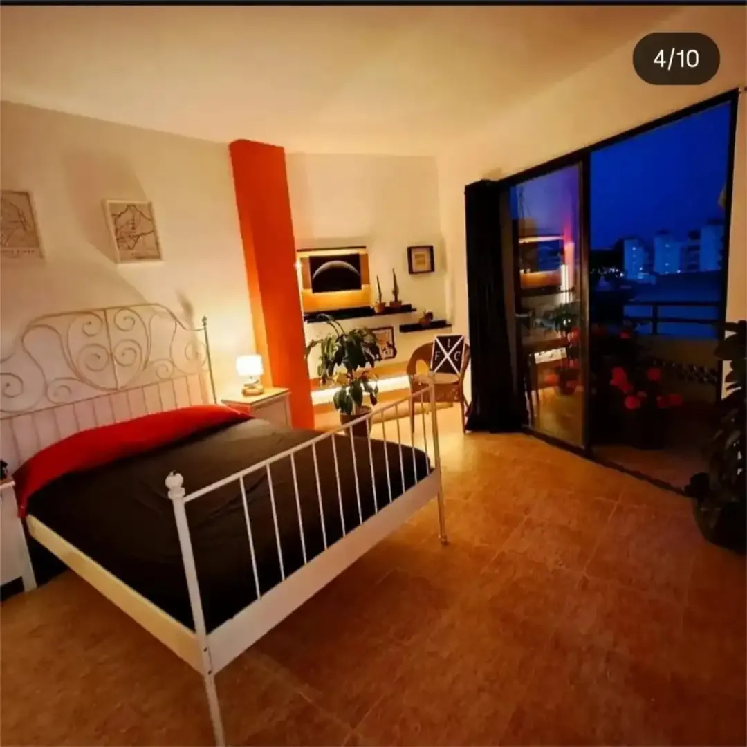 Tilava yhden makuuhuoneen asunto myynnissä merinäköala El Pinillon alueella (Torremolinos)