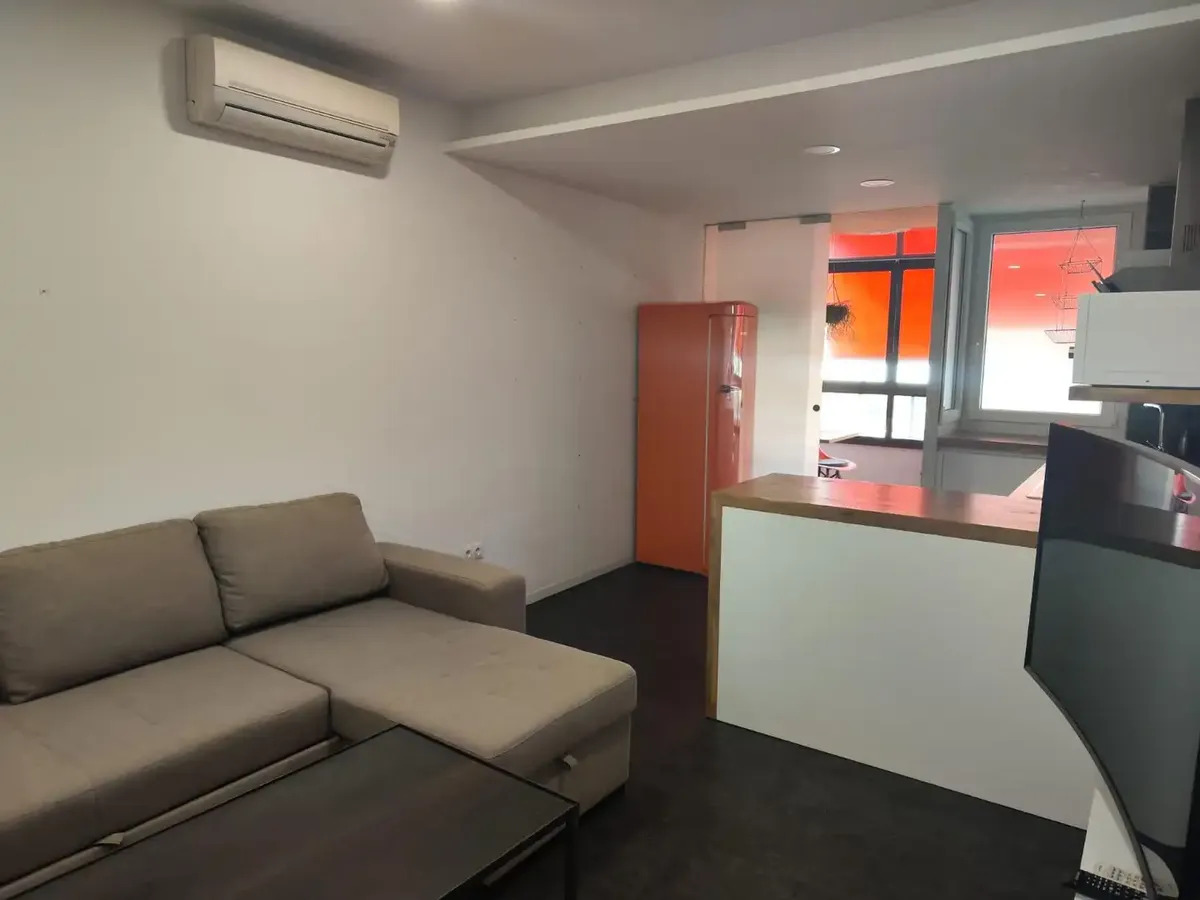 Media Temporada . Se alquila de 1.11.26 -31.3.27 bonitos apartamento reformado en el centro de Torremolinos
