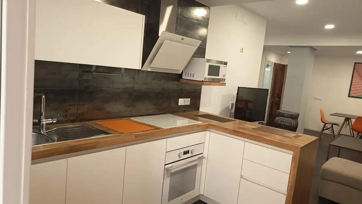 Media Temporada . Se alquila de 1.11.26 -31.3.27 bonitos apartamento reformado en el centro de Torremolinos