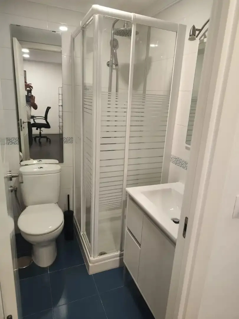 Media Temporada . Se alquila de 1.11.26 -31.3.27 bonitos apartamento reformado en el centro de Torremolinos