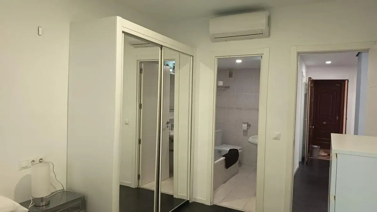 Media Temporada . Se alquila de 1.11.26 -31.3.27 bonitos apartamento reformado en el centro de Torremolinos