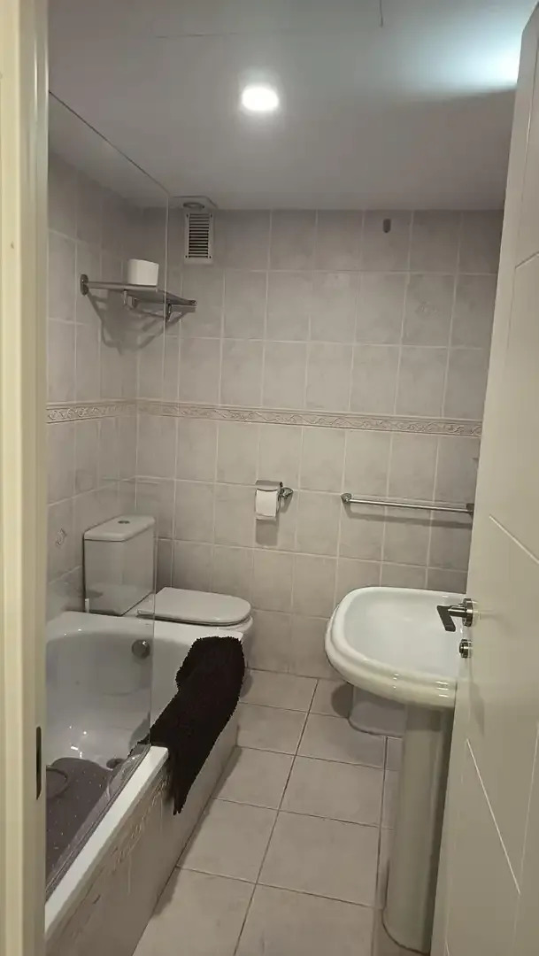 Media Temporada . Se alquila de 1.11.26 -31.3.27 bonitos apartamento reformado en el centro de Torremolinos