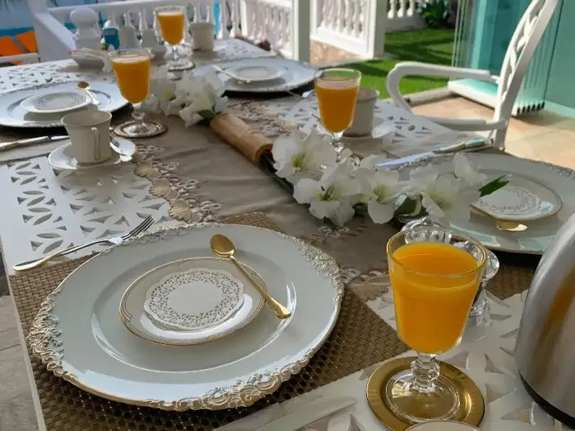 Lyxvilla med havsutsikt och ett sammanlagt boutique-B&B-företag till salu i Benalmadena (Costa del Sol).