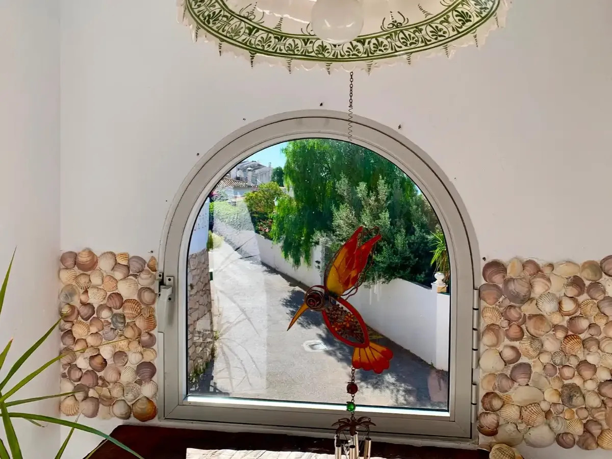 Lyxvilla med havsutsikt och ett sammanlagt boutique-B&B-företag till salu i Benalmadena (Costa del Sol).