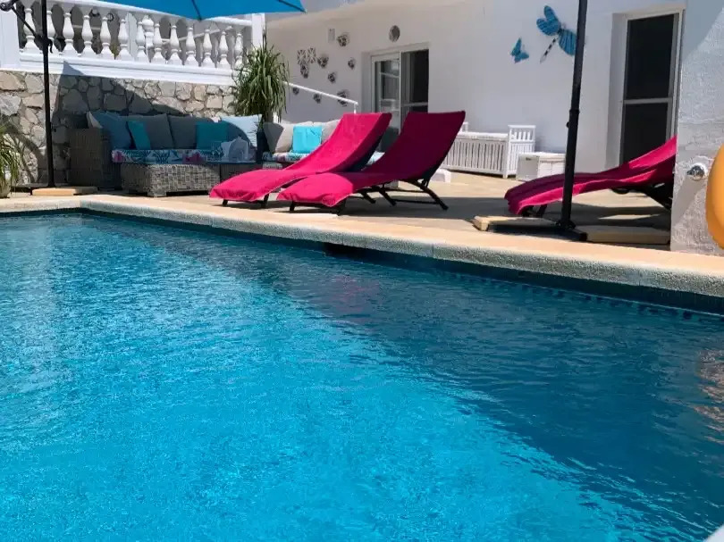 Lyxvilla med havsutsikt och ett sammanlagt boutique-B&B-företag till salu i Benalmadena (Costa del Sol).