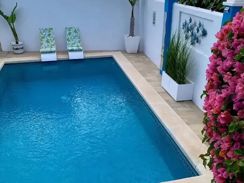 Lyxvilla med havsutsikt och ett sammanlagt boutique-B&B-företag till salu i Benalmadena (Costa del Sol).