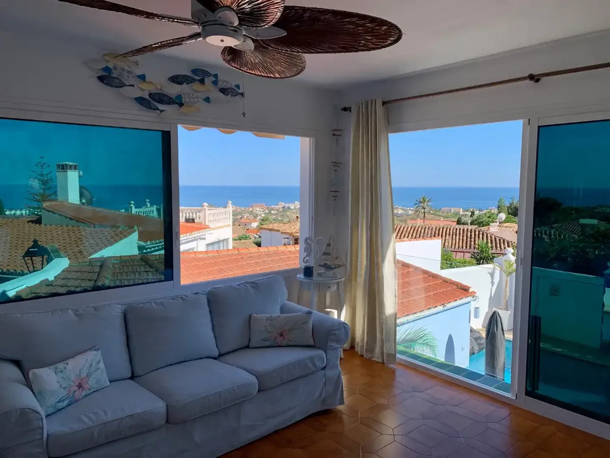 Lyxvilla med havsutsikt och ett sammanlagt boutique-B&B-företag till salu i Benalmadena (Costa del Sol).