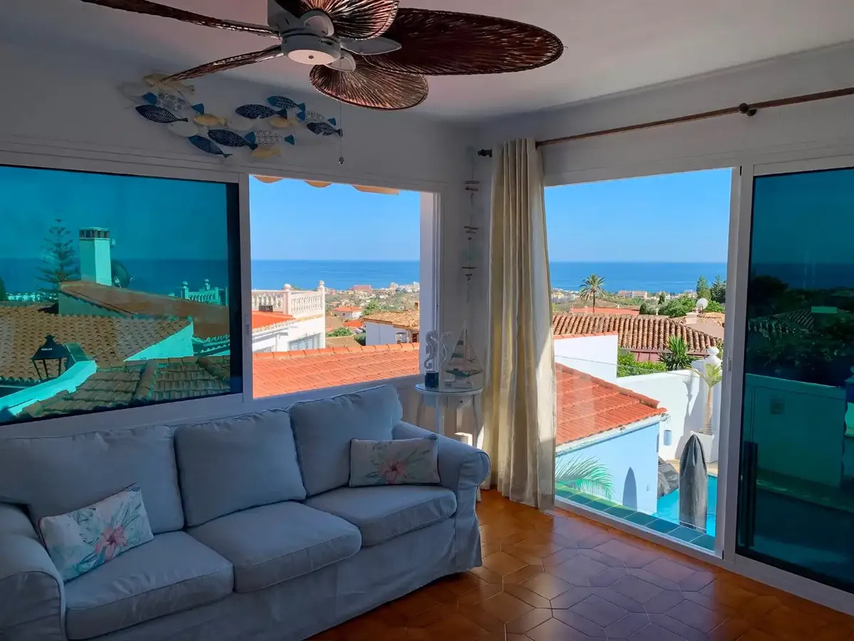 Lyxvilla med havsutsikt och ett sammanlagt boutique-B&B-företag till salu i Benalmadena (Costa del Sol).