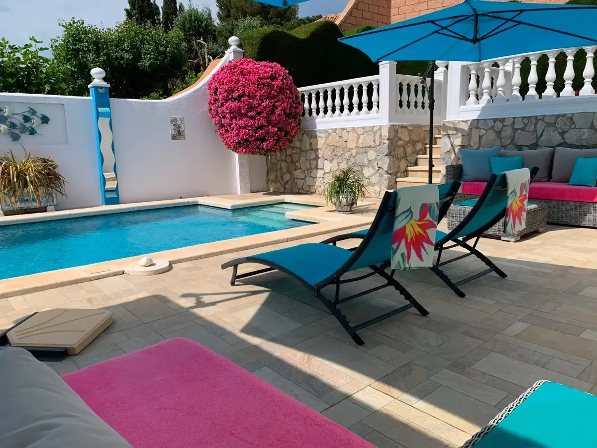 Lyxvilla med havsutsikt och ett sammanlagt boutique-B&B-företag till salu i Benalmadena (Costa del Sol).