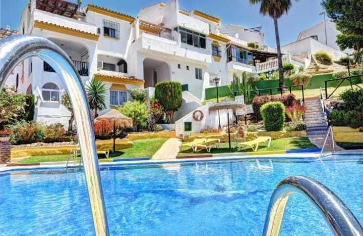 LARGA TEMPORADA . SE ALQUILA  DESDE 5/10/2026 PRECIOSO APARTAMENTO EN BENALMADENA