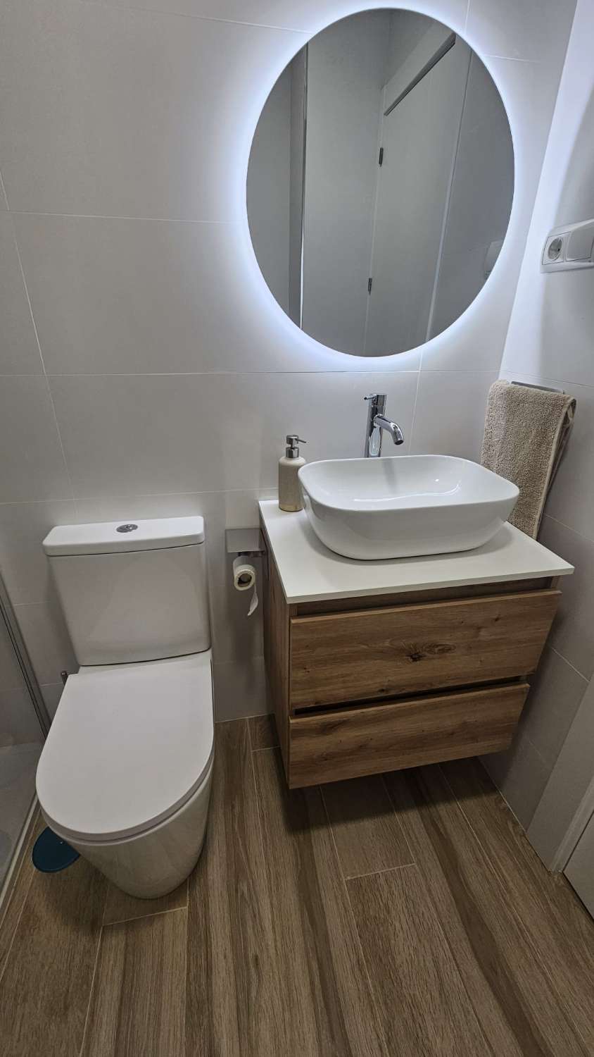 LARGA TEMPORADA . SE ALQUILA  DESDE 5/10/2026 PRECIOSO APARTAMENTO EN BENALMADENA
