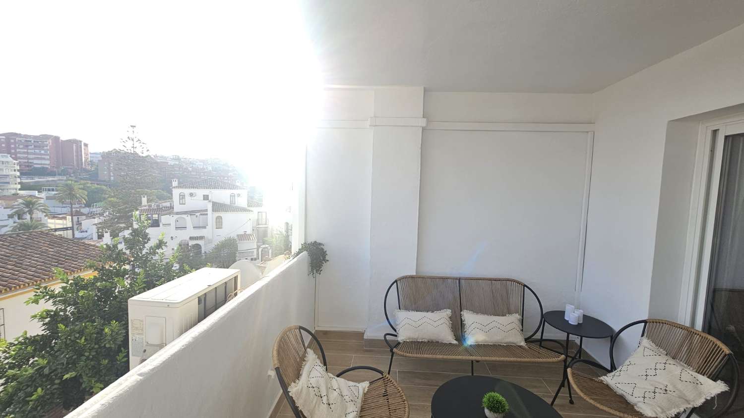 LARGA TEMPORADA . SE ALQUILA  DESDE 5/10/2026 PRECIOSO APARTAMENTO EN BENALMADENA