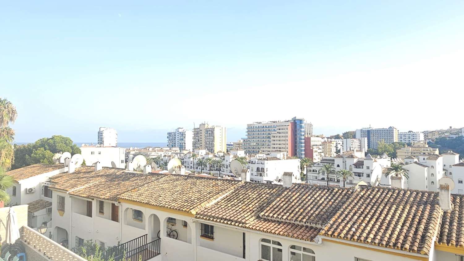 LARGA TEMPORADA . SE ALQUILA  DESDE 5/10/2026 PRECIOSO APARTAMENTO EN BENALMADENA