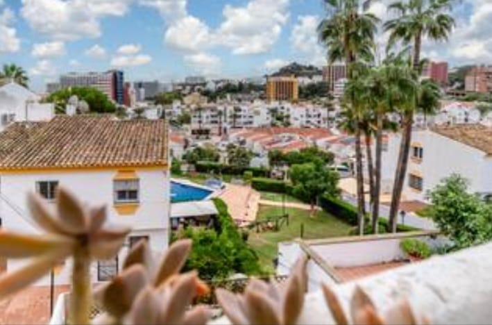 LARGA TEMPORADA . SE ALQUILA  DESDE 5/10/2026 PRECIOSO APARTAMENTO EN BENALMADENA