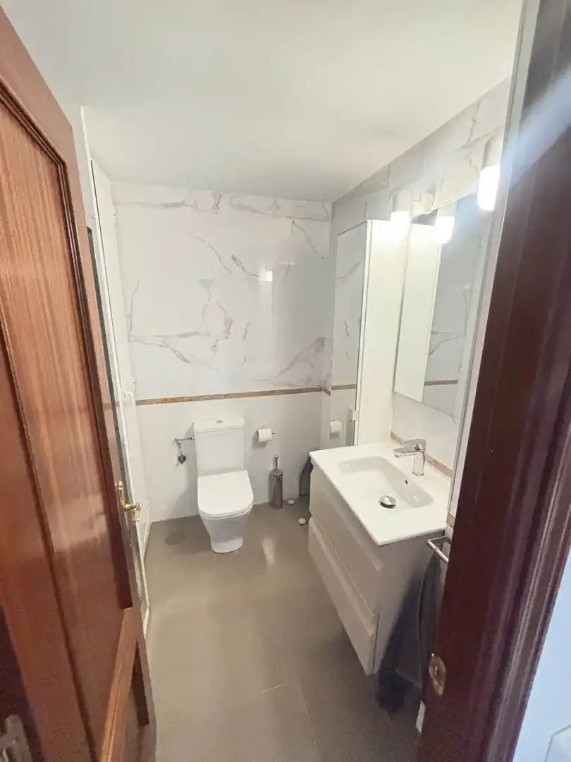 Media  Temporada . Se alquila de 12.10.26-30.6.27  bonito apartamento en el centro de Torremolinos